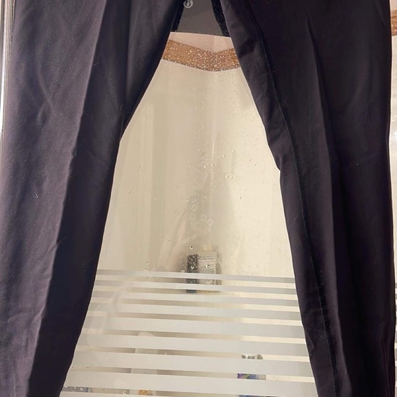 In good condition lululemon leggings - Picture 4 of 6